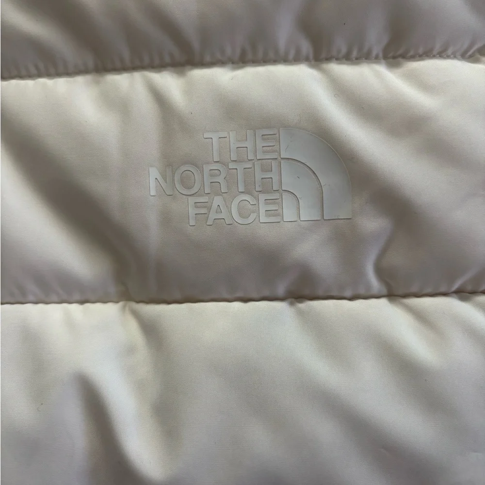 The North Face Women's L Dune Ivory Winter White Puffer Down Vest - Picture 8 of 8